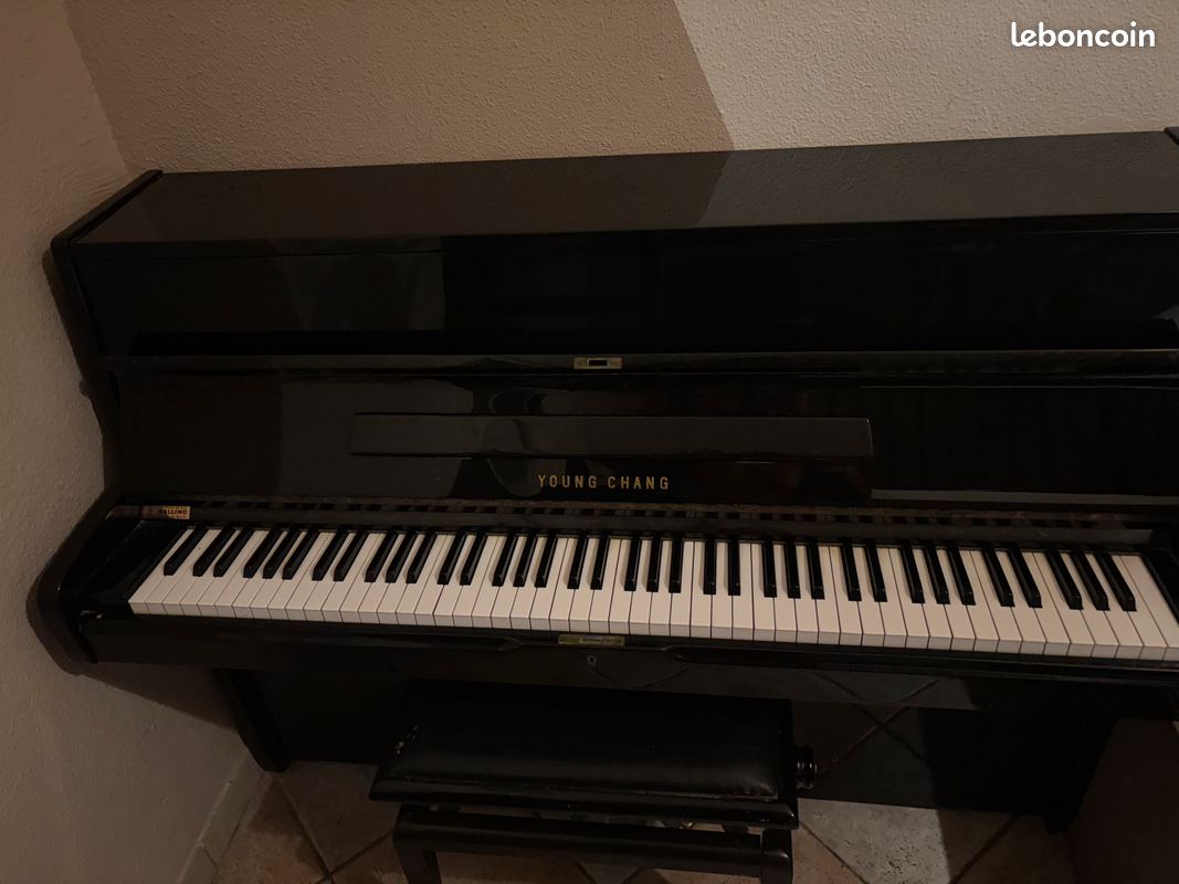 Piano droit 3